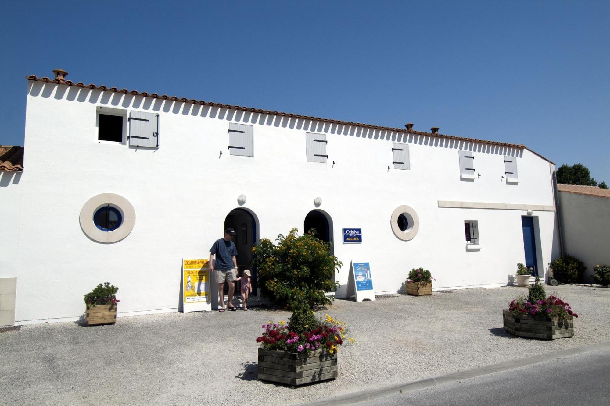 Résidence Odalys Le Village des Amareyeurs Le Château-dʼOléron Extérieur photo