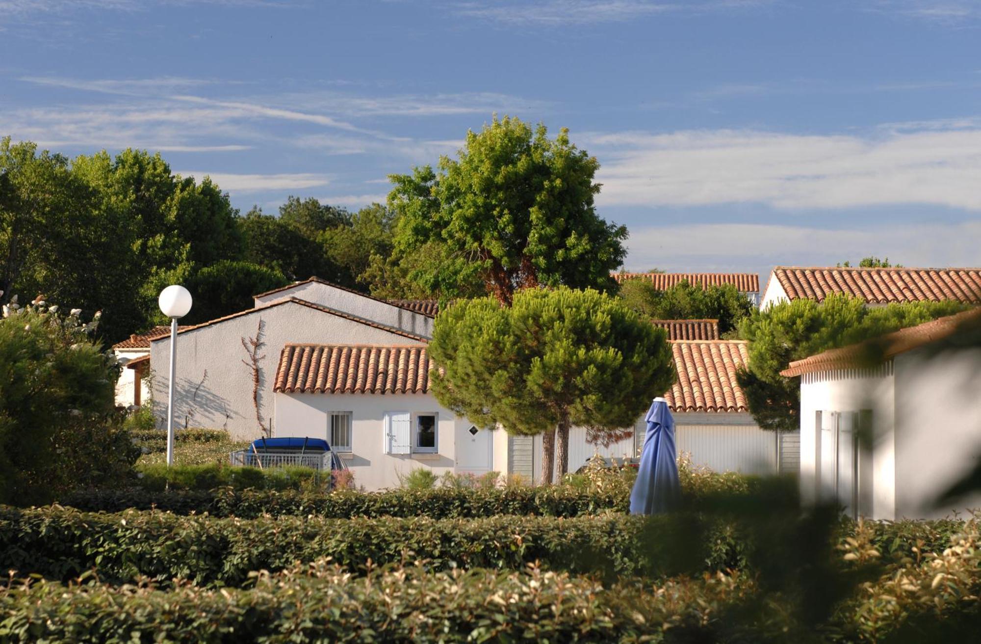 Résidence Odalys Le Village des Amareyeurs Le Château-dʼOléron Extérieur photo