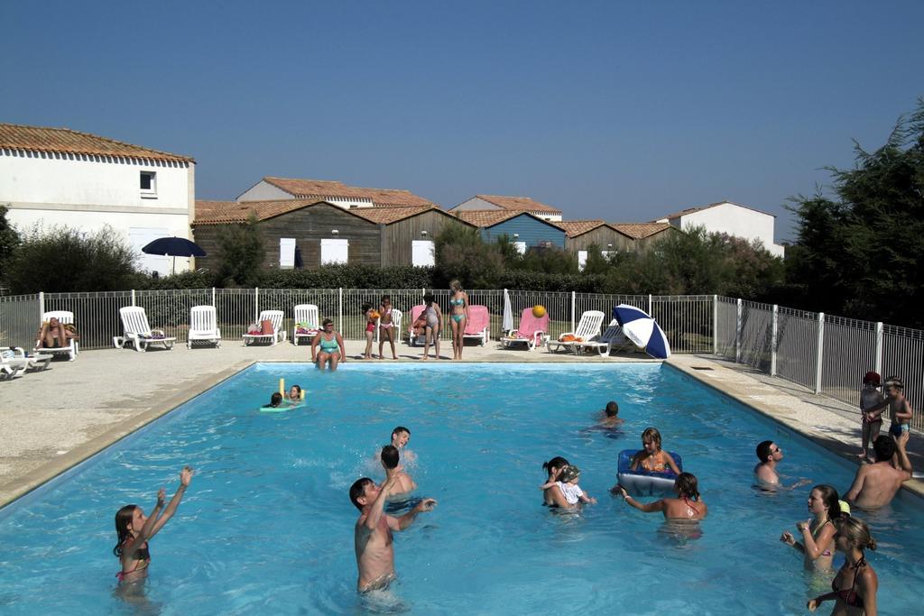 Résidence Odalys Le Village des Amareyeurs Le Château-dʼOléron Extérieur photo