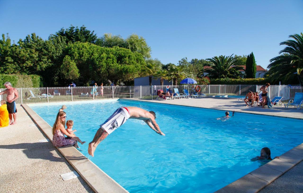 Résidence Odalys Le Village des Amareyeurs Le Château-dʼOléron Extérieur photo